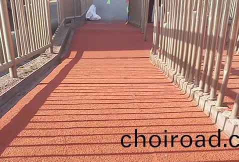 人(ren)行(xing)天(tian)橋(qiao)MMA撒(sa)沙(sha)型綵色(se)防(fang)滑路麵(mian)工(gong)藝(yi)